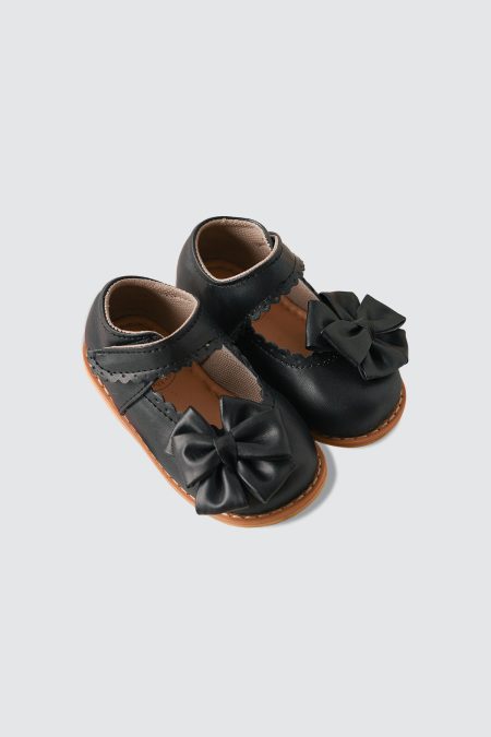 Naura Shoes Black