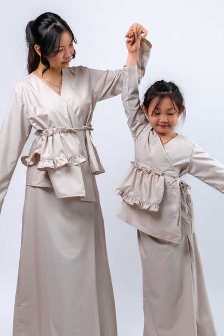 Omaira One Set Nude Grey Couple