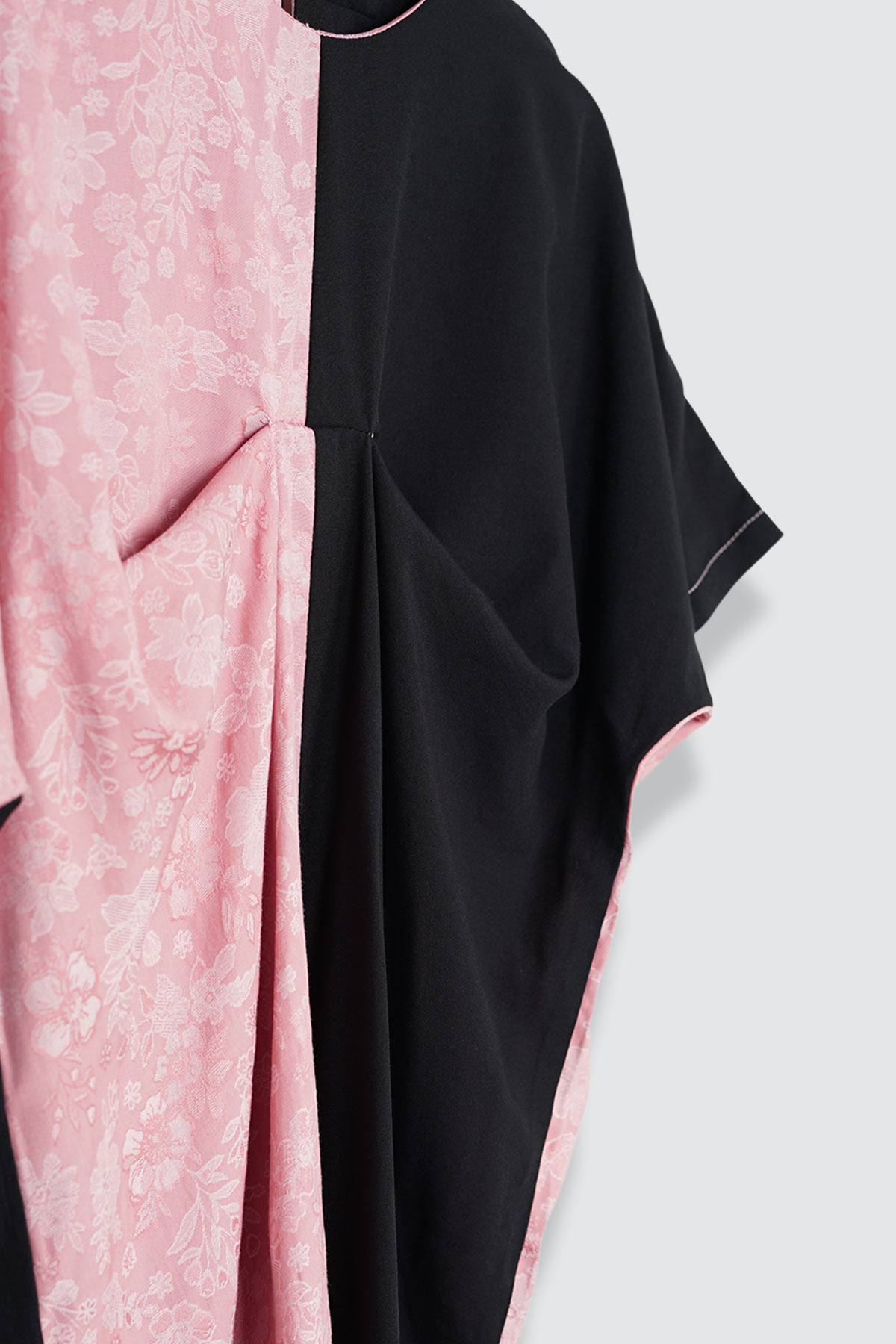 Syifa-Kaftan-Pink-Black-Detail