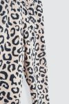 Leopard-Tragging-Depan