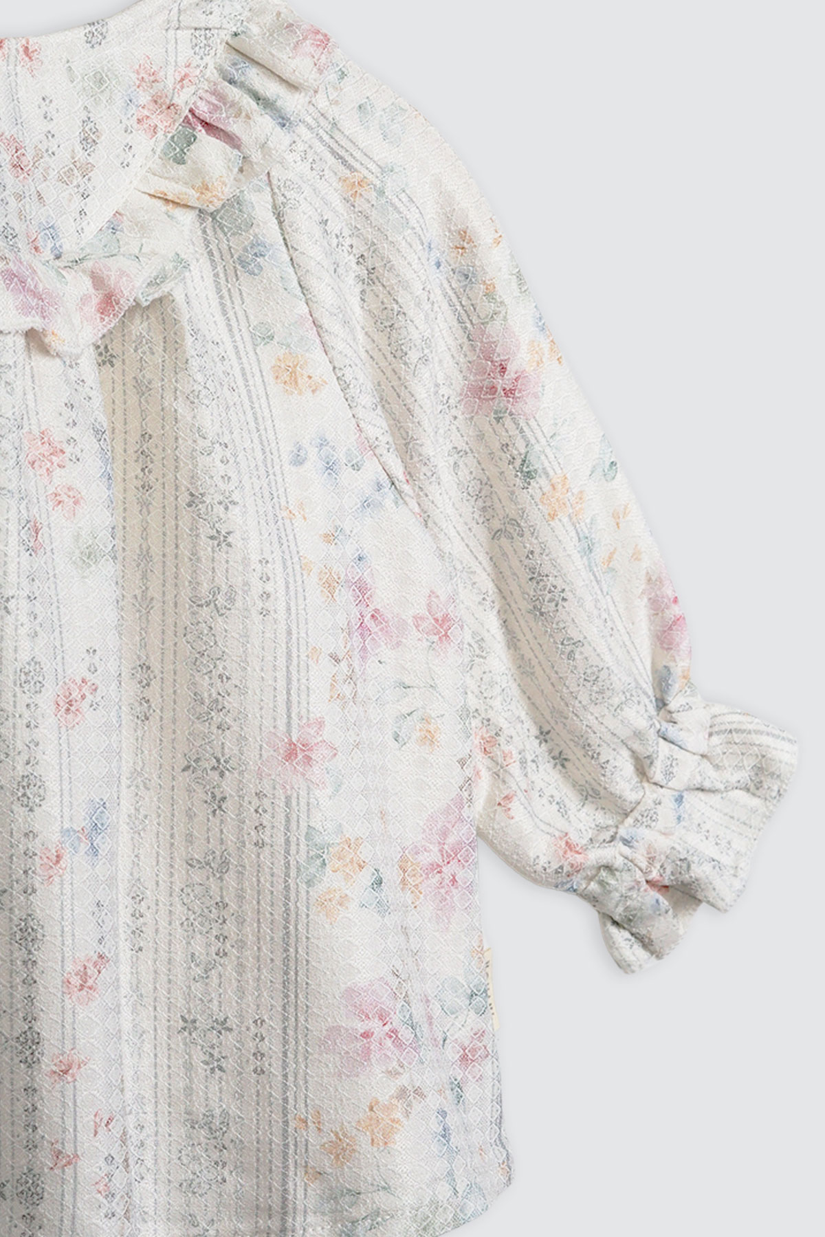 Livi-Shirt-Cream-detail