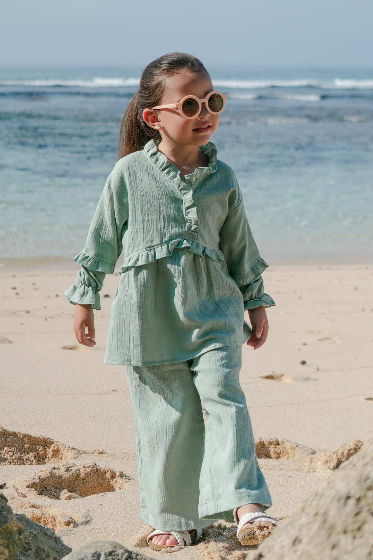 Cyra-set-matcha-on model Cyra set matcha 3