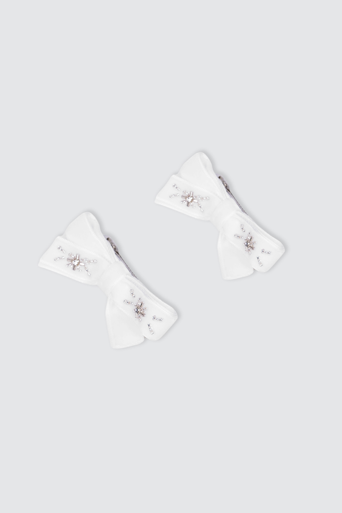 Sparkling-Small-Bow-White-Hairclip-Pair-detail