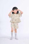 Tropic-Pom-Pom—Yellow-Poppy-Model—1