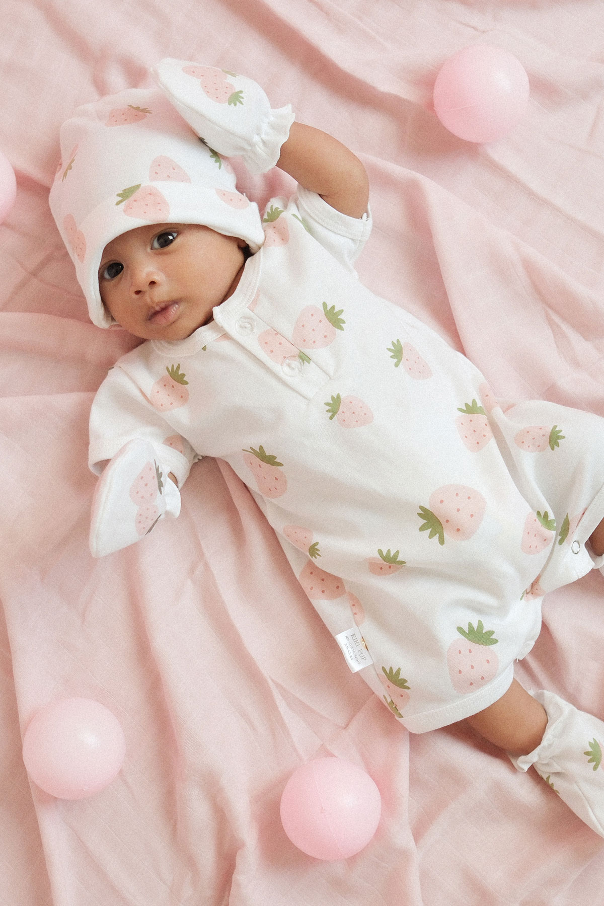 SHORT-SLEEVE-ROMPER-strawbery-2