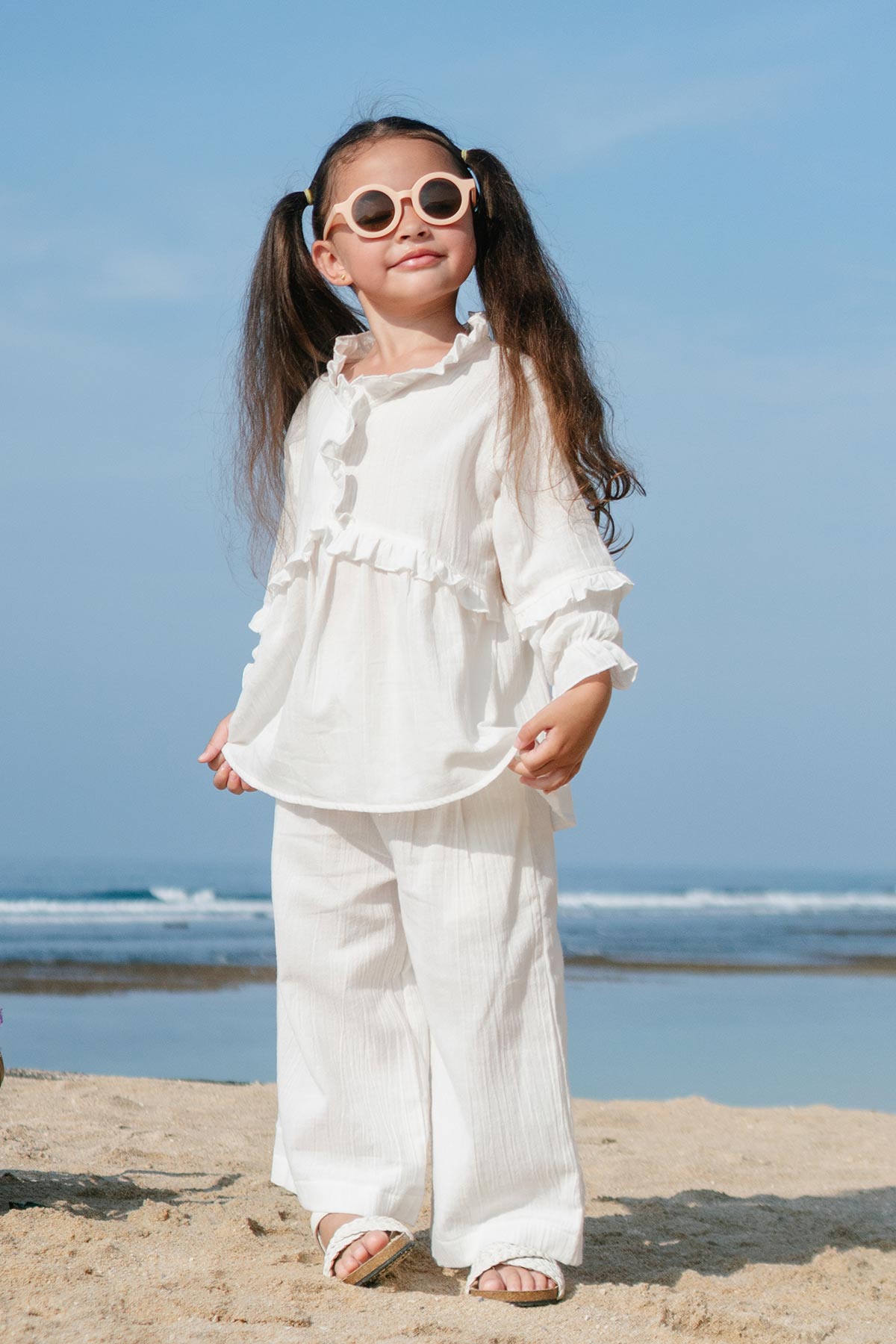 Cyra Set White - On Model 1 Cyra White 1