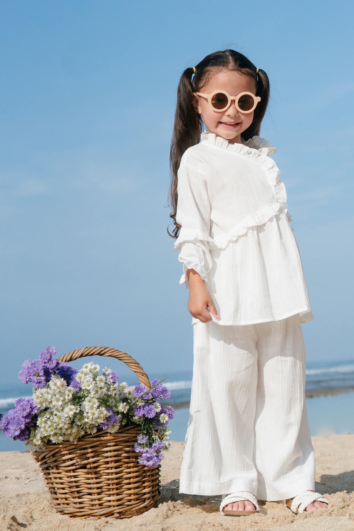 Cyra Set White - On Model 4