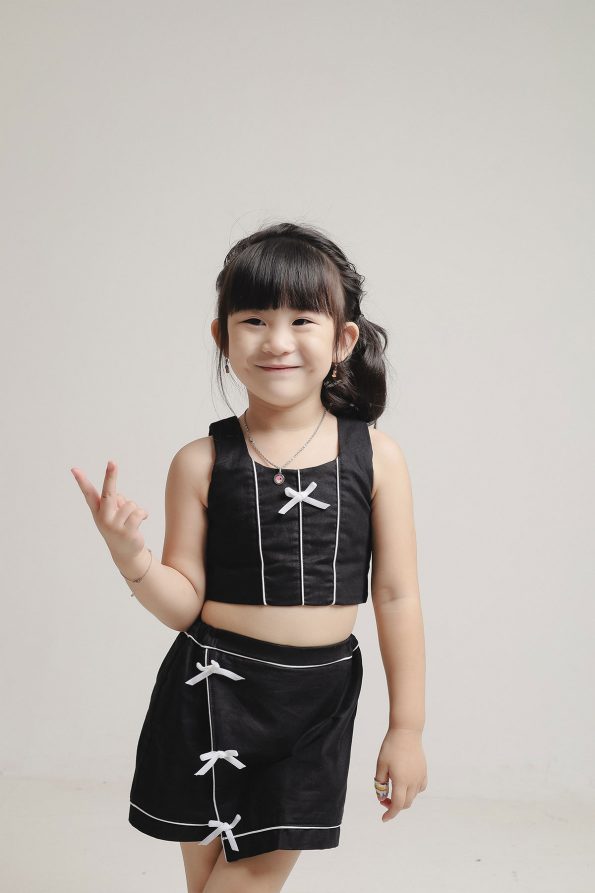 Pearl Set Girl Black On MOdel