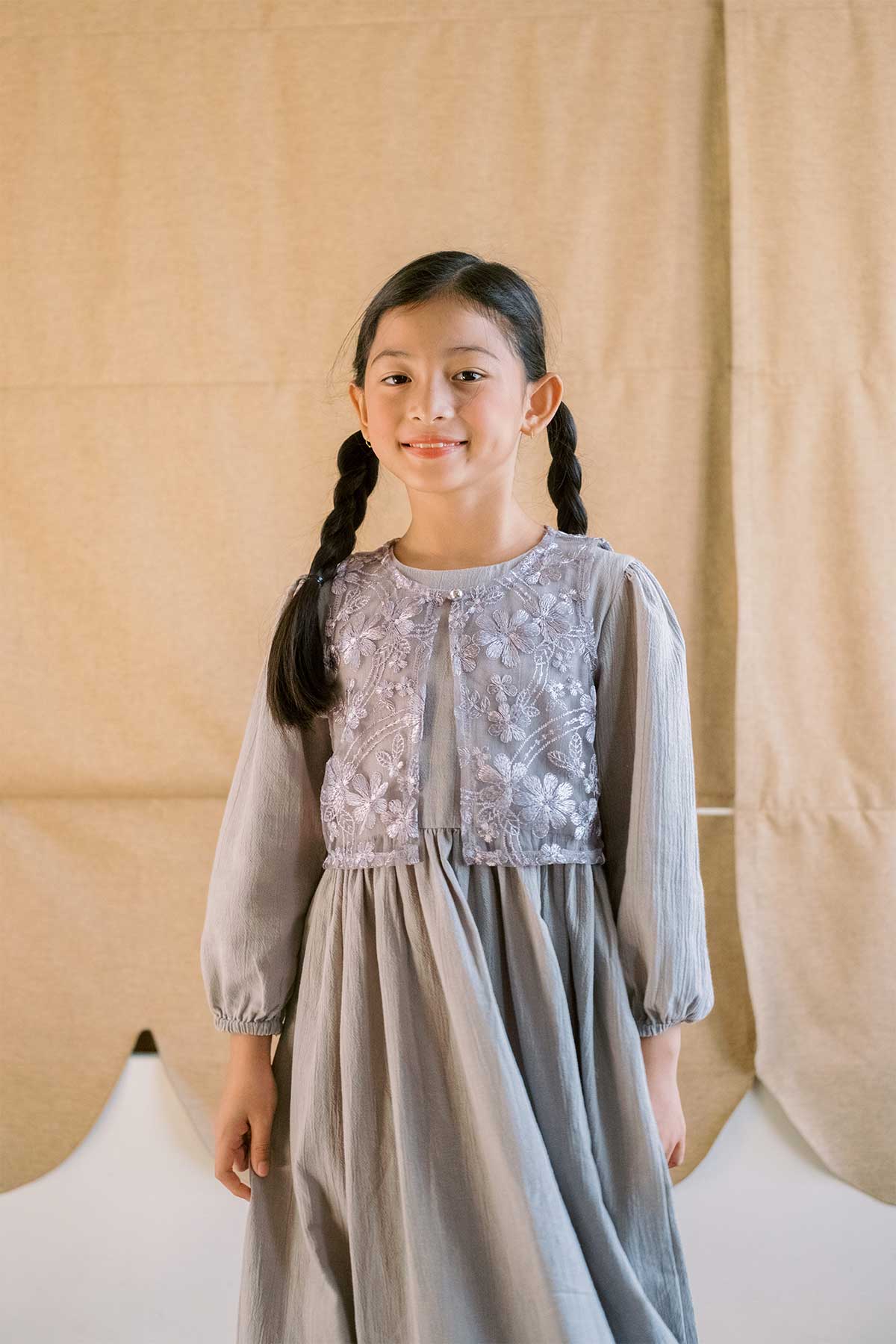 Fitri-Vest-Gamis-Grey-On-Model Fitri Vest Gamis Grey On Model