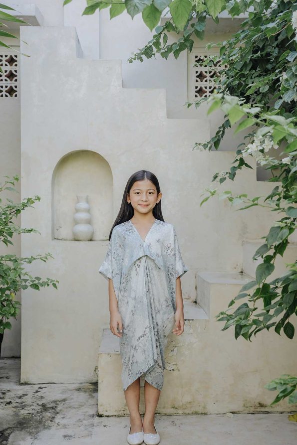 Aqila Kaftan Floral Aqua On Model 1