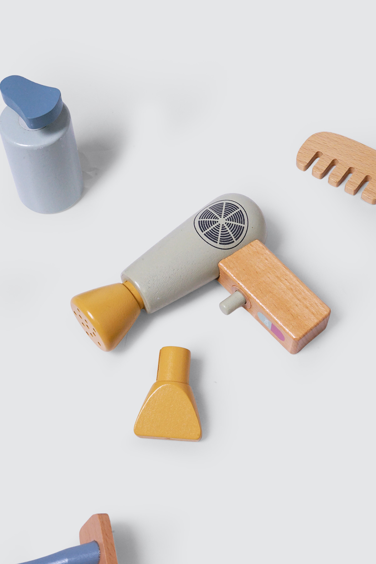 CLIP-Pretend-Play-Salon-detail2