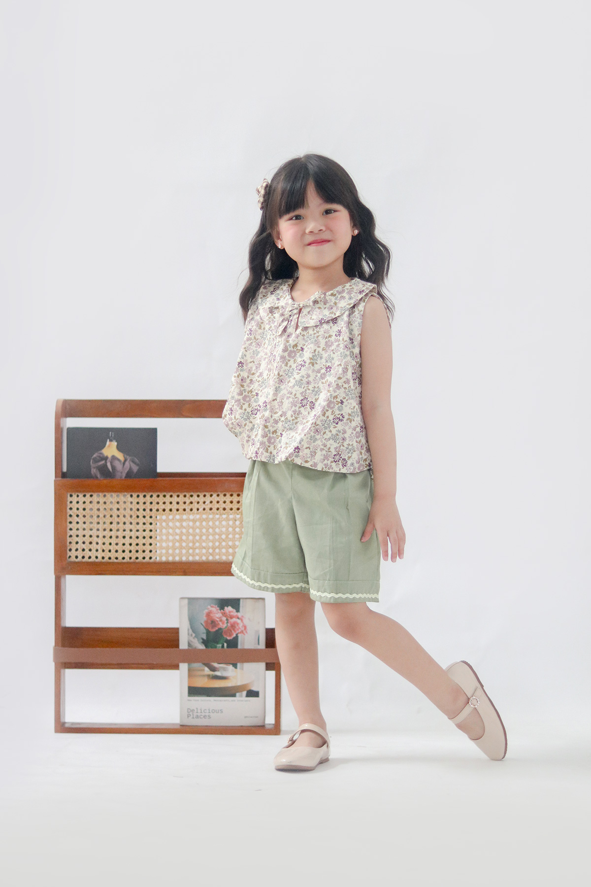 Inara-Set-Rose-Green-model- Inara Set Rose Green model