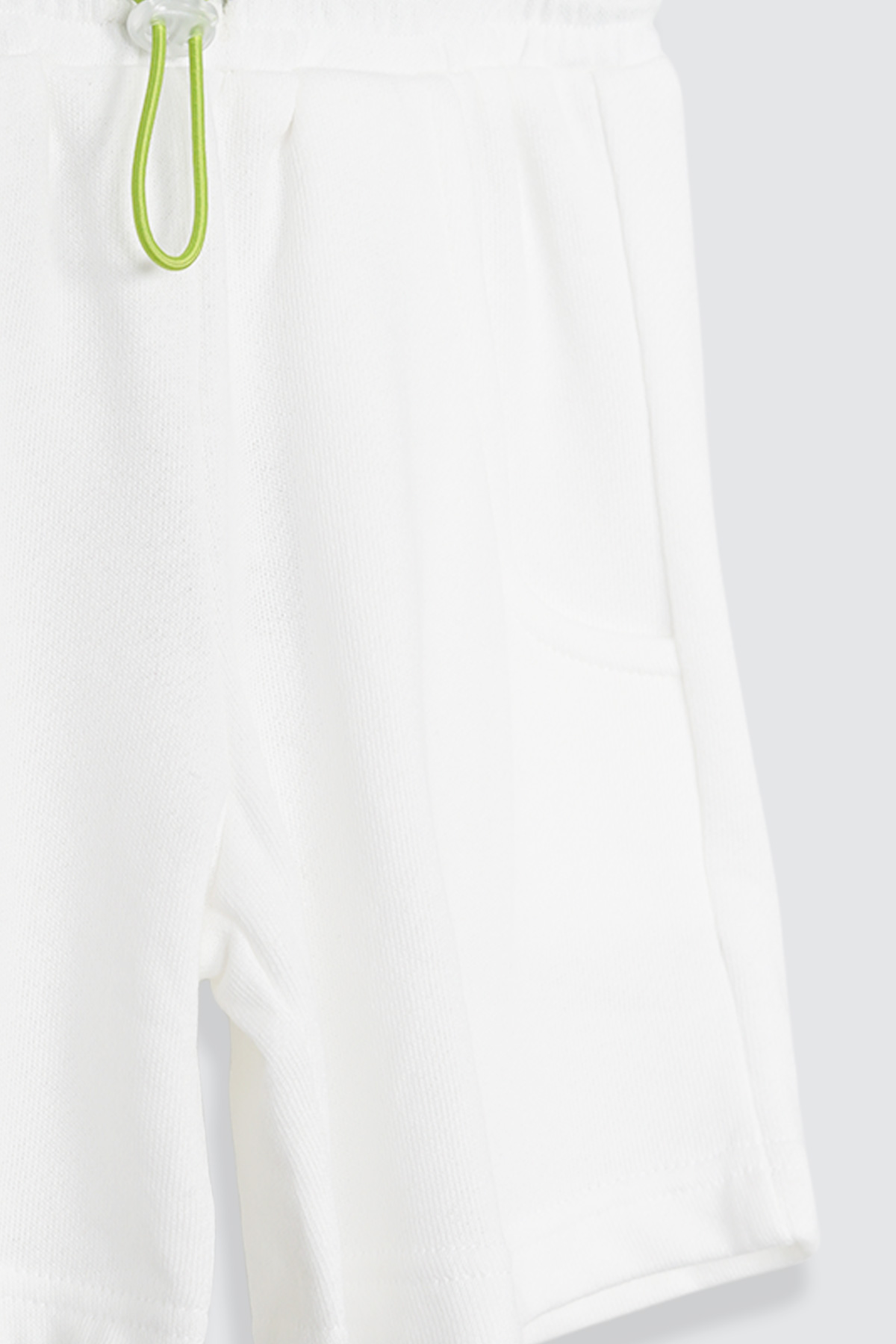 Finn-Short-White-Detail