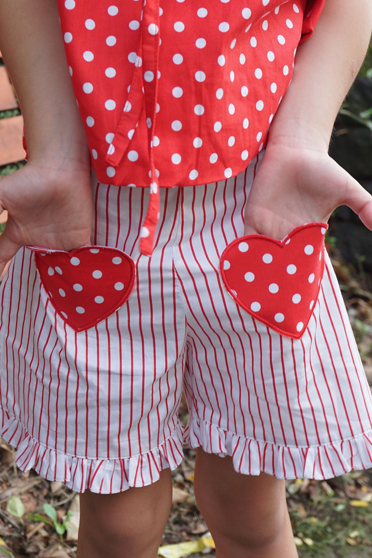Willa-Set-Cherry-model-detail--